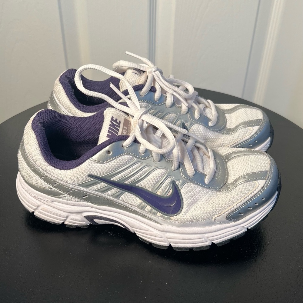 Nike vintage dart 8 running shoes